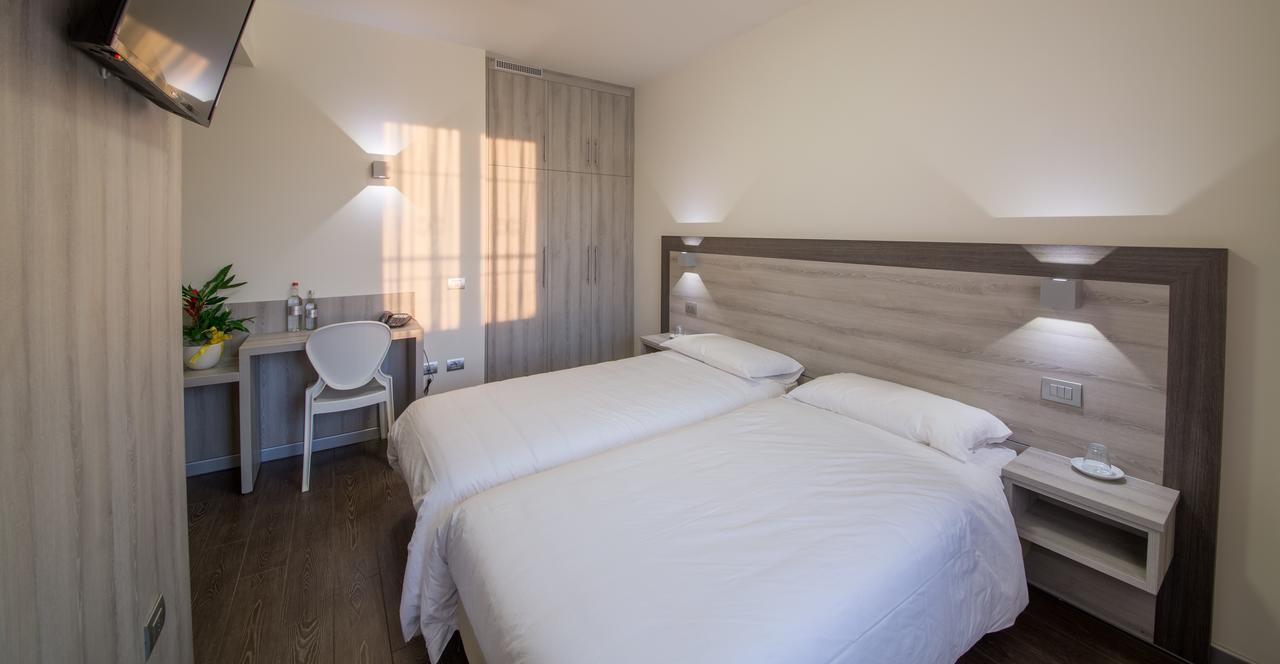 Hotel Panineria Colombera Rossa Brescia Exteriör bild