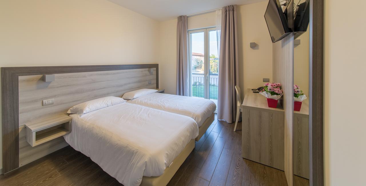 Hotel Panineria Colombera Rossa Brescia Exteriör bild